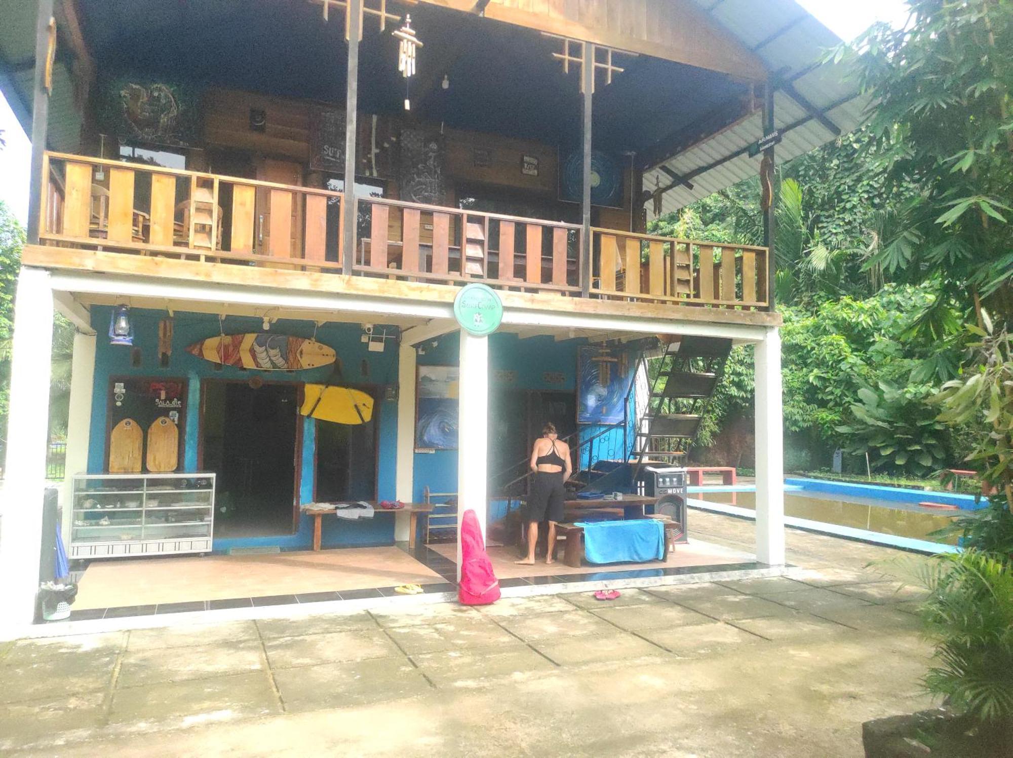 Taluk BatungAir Manis Secret Surfcampアパートメント エクステリア 写真